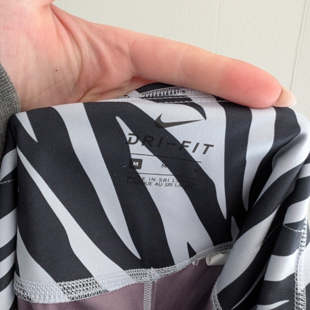 Nike Dri Fit Hi Rise Biker Shorts - Picture 5 of 6